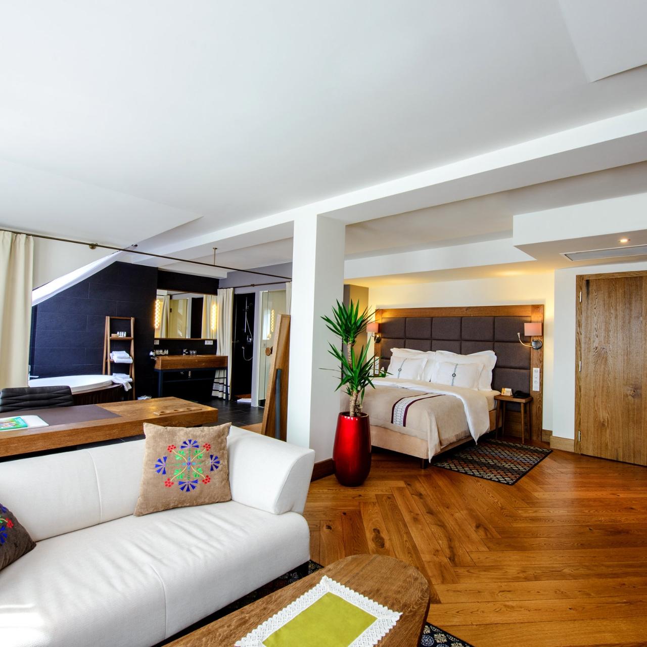 فندق بريستول تريديشن آند لاكشري رشيشوف المظهر الخارجي الصورة Suite at the Hotel