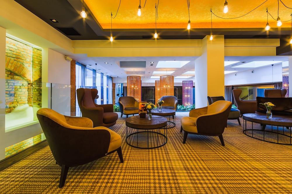 فندق بريستول تريديشن آند لاكشري رشيشوف المظهر الخارجي الصورة The lobby of the hotel