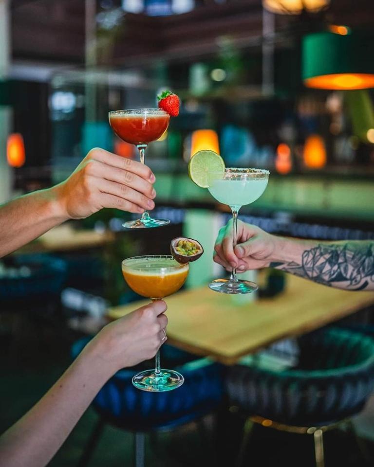 فندق بريستول تريديشن آند لاكشري رشيشوف المظهر الخارجي الصورة Cocktails